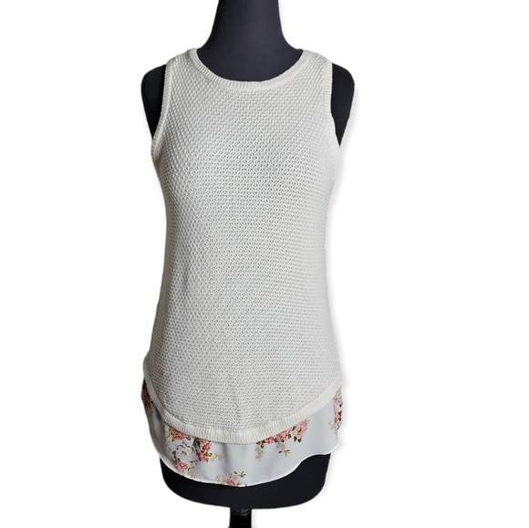 LOFT Tops - Loft knit sleeveless floral shirt tail crew neck top size XS